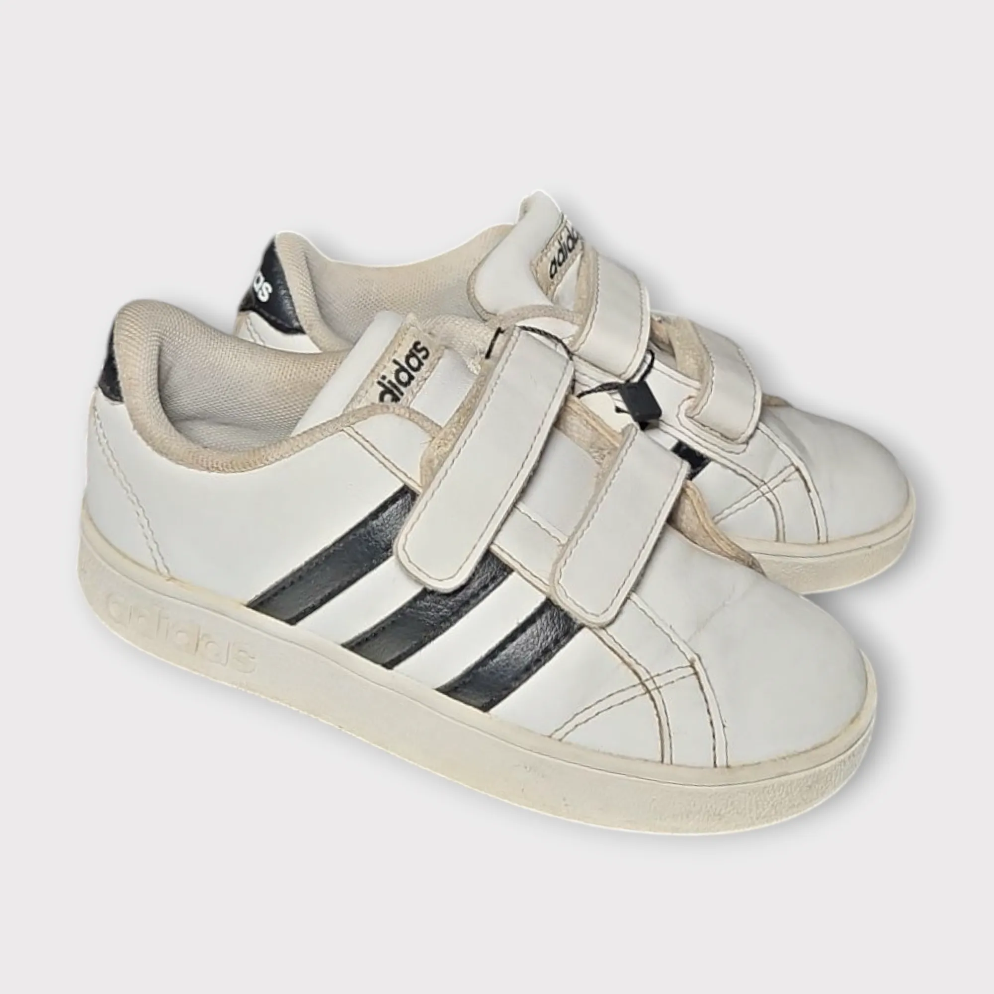 Adidas sz 10 white runners, Shoes 10 (Toddler:2-4yr)