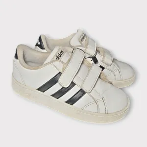 Adidas sz 10 white runners, Shoes 10 (Toddler:2-4yr)
