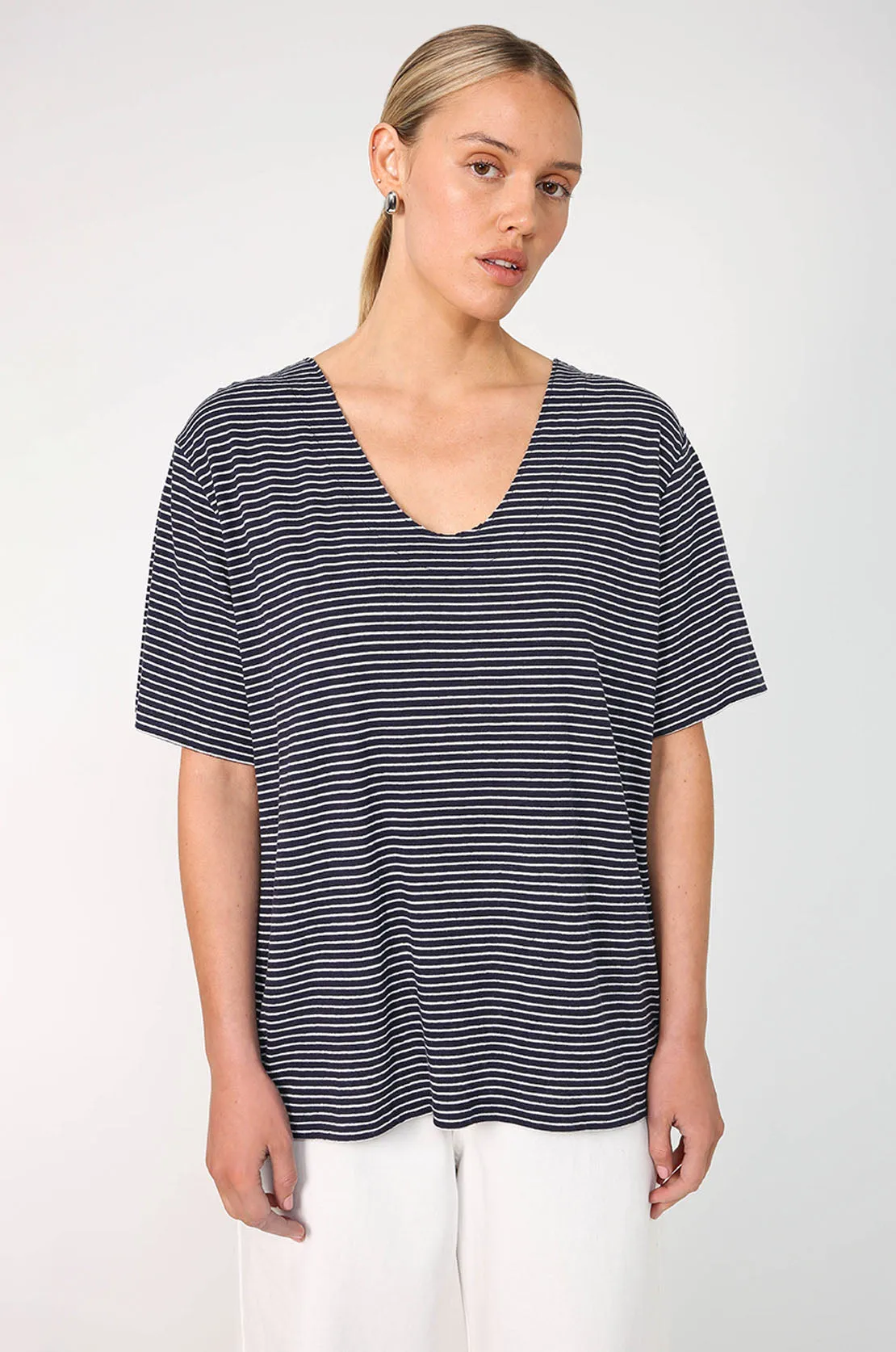 skill tee / navy|white stripe
