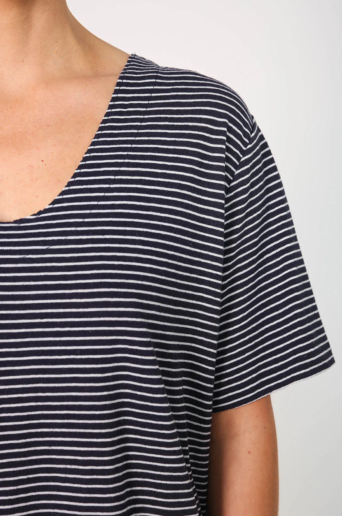 skill tee / navy|white stripe