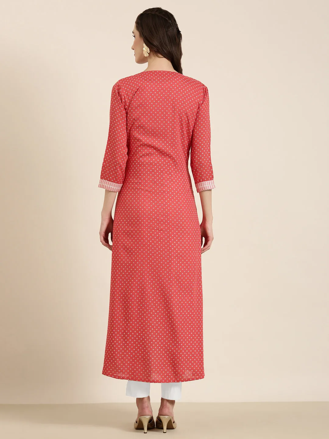 Women Off White Sleeveless Anarkali Kurta
