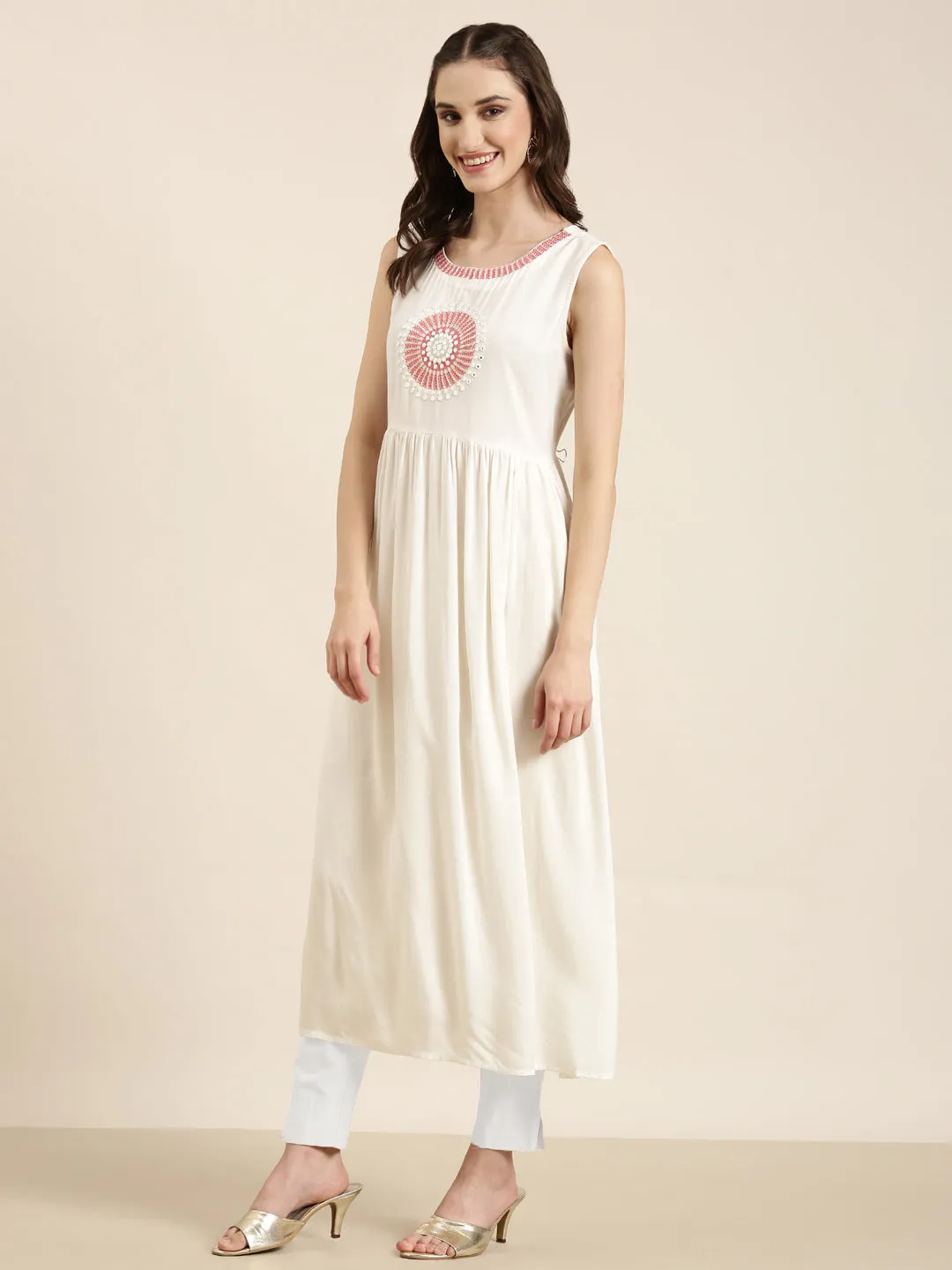 Women Off White Sleeveless Anarkali Kurta