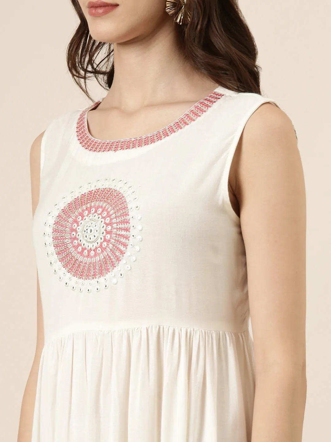 Women Off White Sleeveless Anarkali Kurta